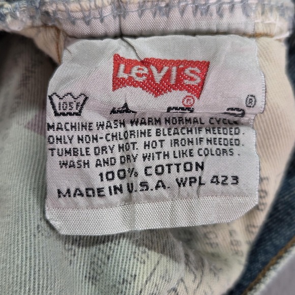 Vintage Levis 501 Jeans Mens Blue Light Wash Distressed Made in USA Fits 30x30 - Picture 15 of 16